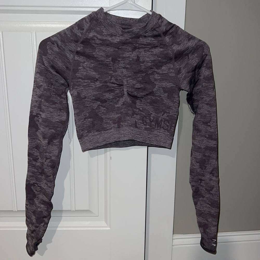 XS GYMSHARK LONG SLEEVE CROPPED